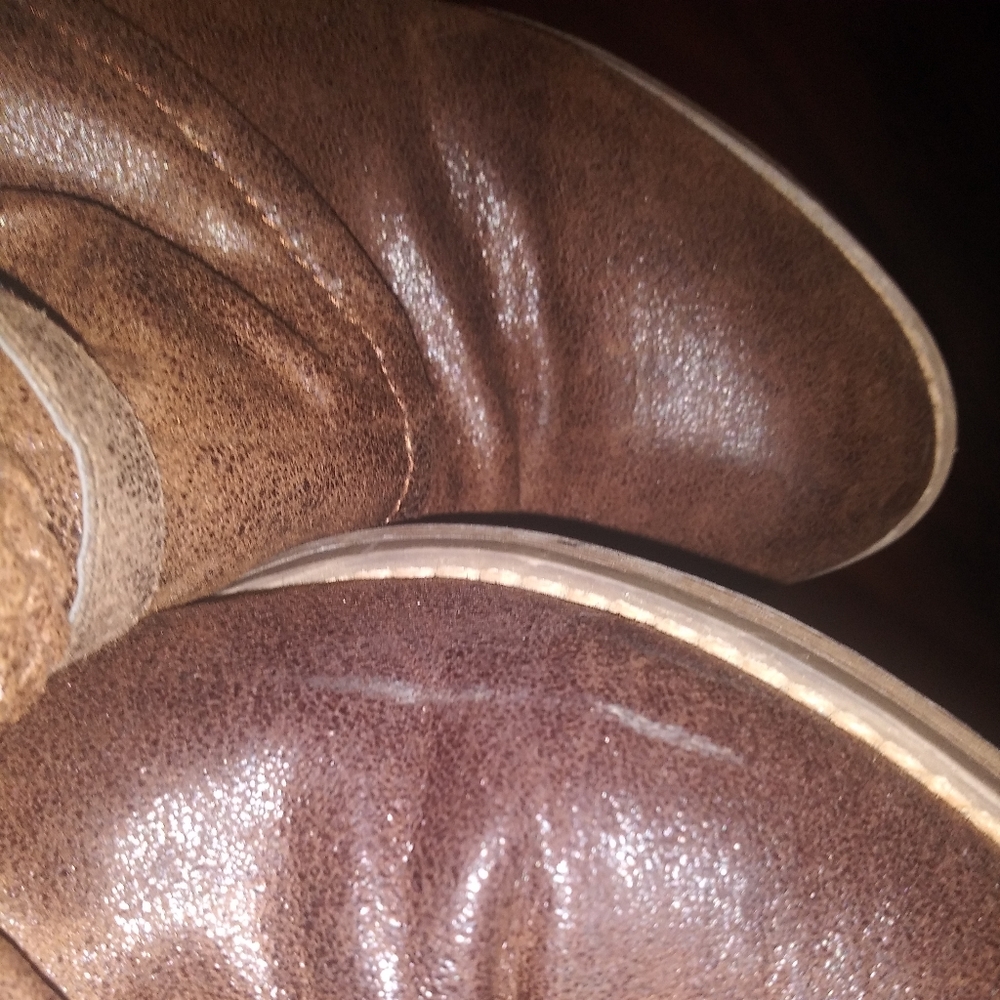 Boots - Picture 4 of 7
